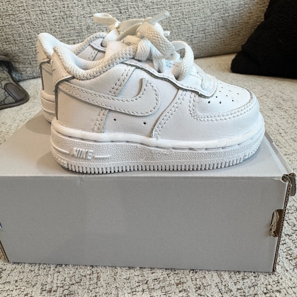 Nike White Sneakers Classic Comfort